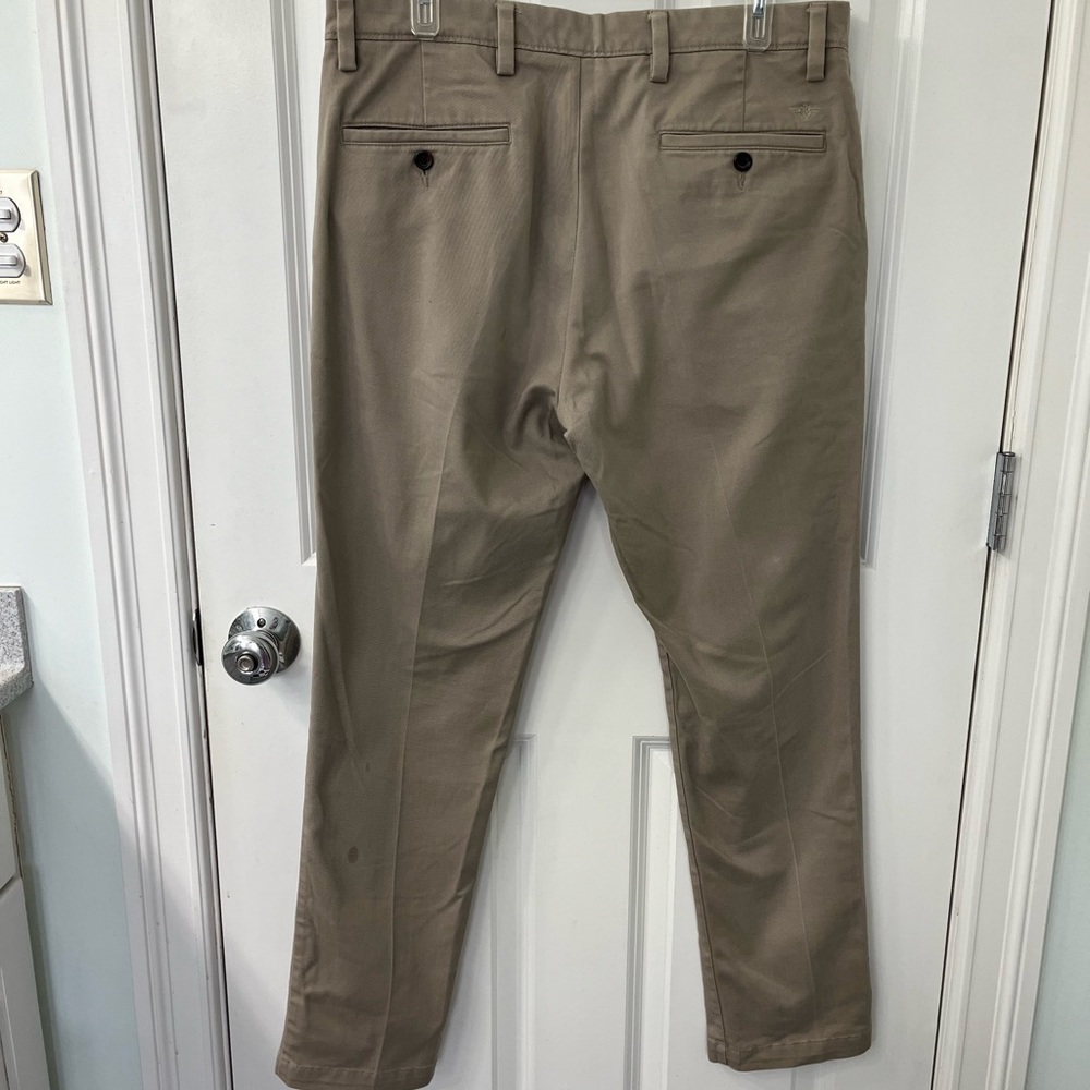 Dockers men’s chino khaki pants - Picture 3 of 7